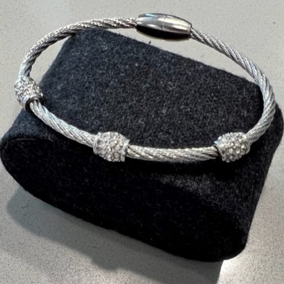 NWOT Cable Bracelet Magnetic Closure - Picture 1 of 6